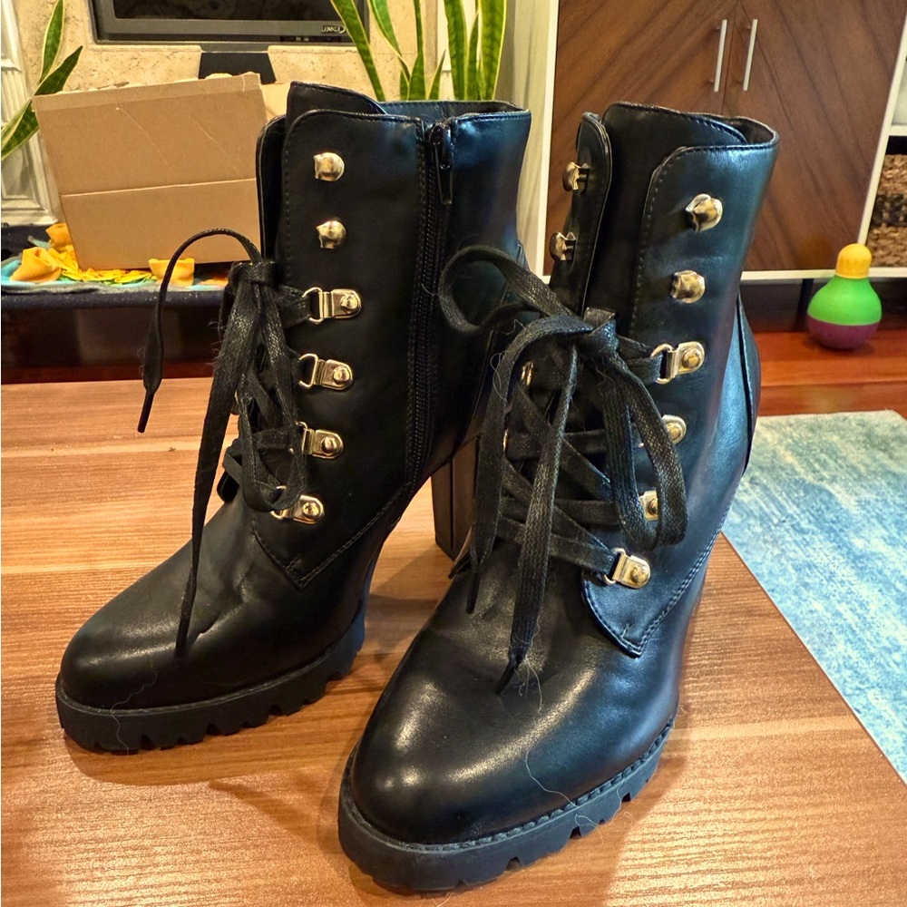 Express Women’s platform lace-up boots